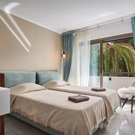 Fleur De Lys * Cannes